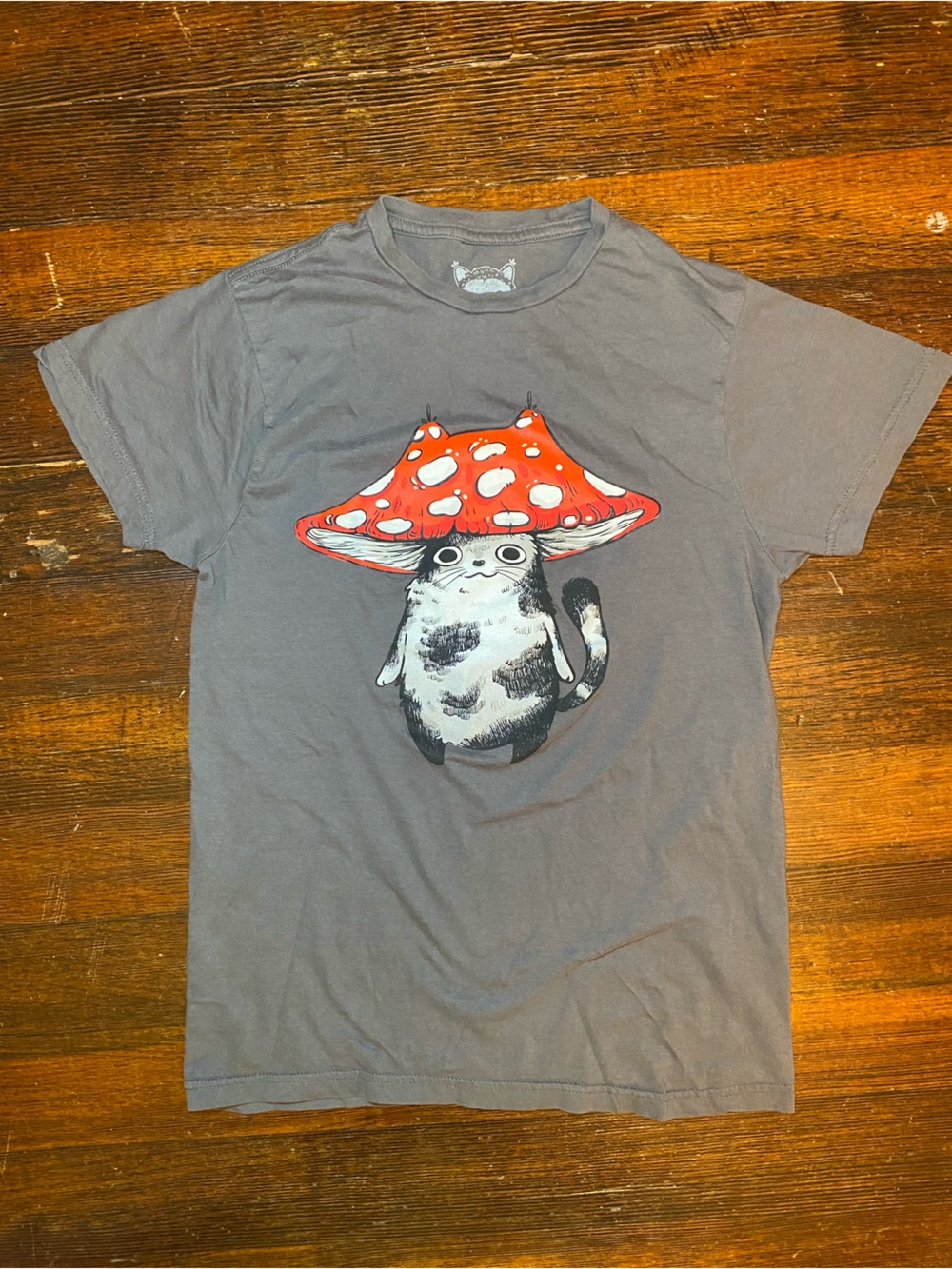 EUC Stephanie Bayles Guild of Calamity 100% Cotton Mushroom Cat Graphic T-shirt
